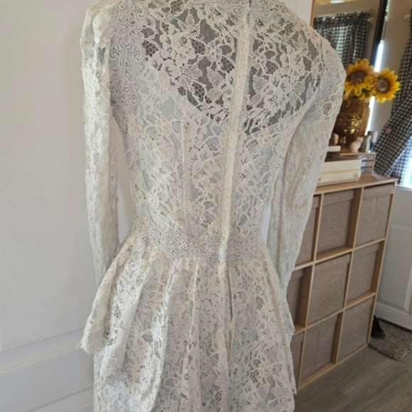 Vintage Silver White Cachet By Bari Protas Lace Wedding Peplum Dress, SIZE 7/8 - Picture 16 of 16